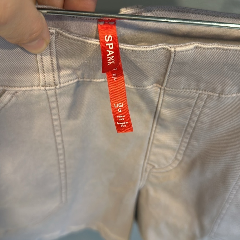 Spanx 6" Stretch Twill shorts. Light orchid purple. Size Large great condition - Picture 3 of 4